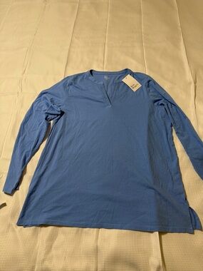 Kim Rogers Women’s Long-Sleeve V-Notch Shirt in Blue